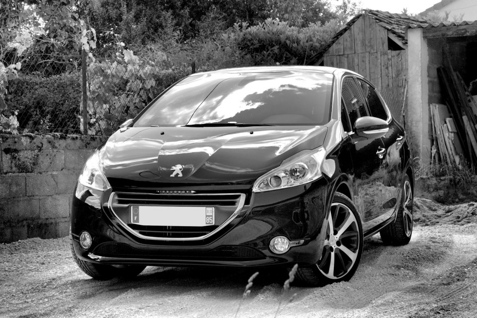 [yann2n] Peugeot 208 Féline 1.6 VTI 120 Noir Obsidien 5p - 004