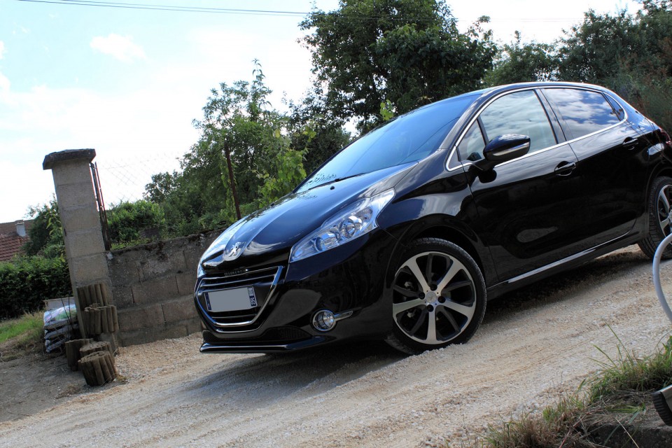 [yann2n] Peugeot 208 Féline 1.6 VTI 120 Noir Obsidien 5p - 005