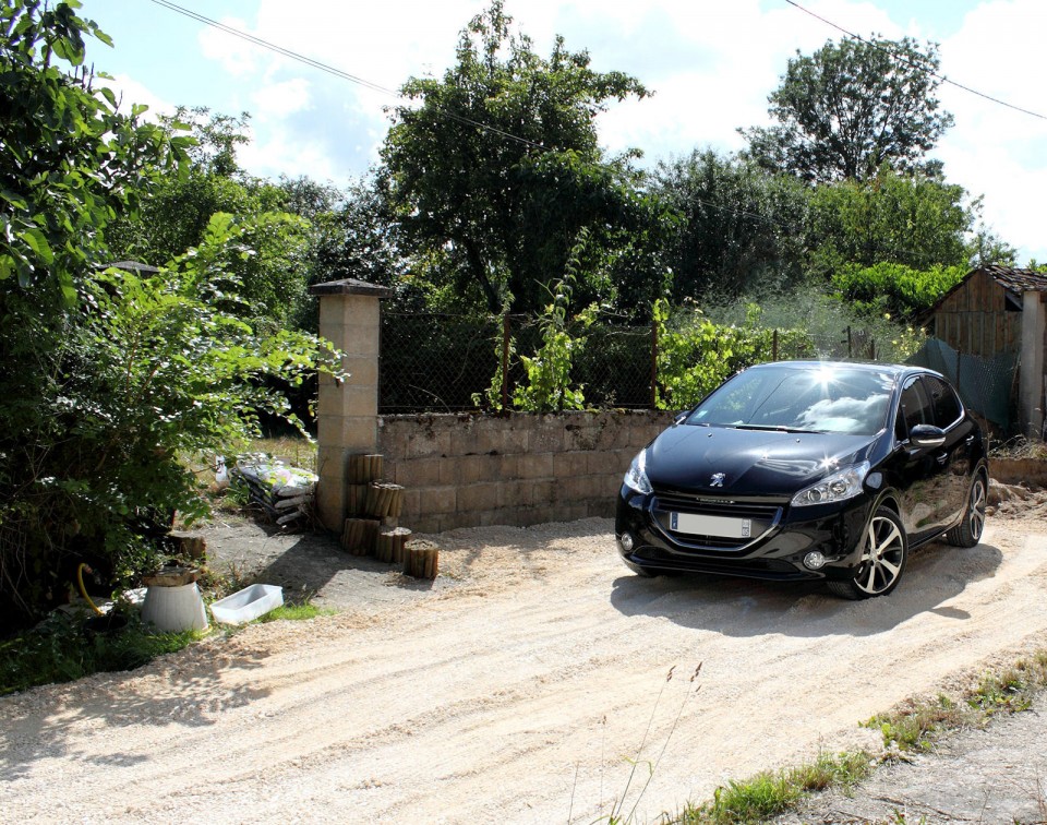 [yann2n] Peugeot 208 Féline 1.6 VTI 120 Noir Obsidien 5p - 007
