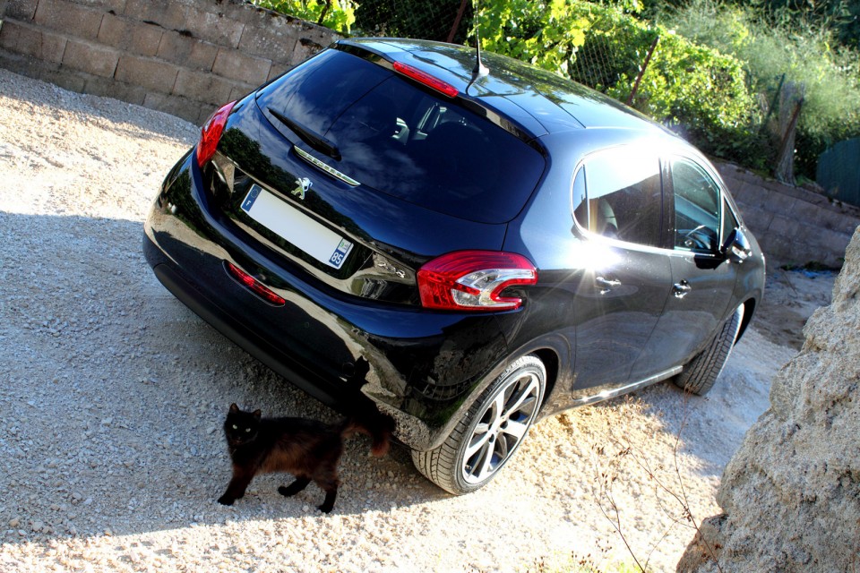 [yann2n] Peugeot 208 Féline 1.6 VTI 120 Noir Obsidien 5p - 010