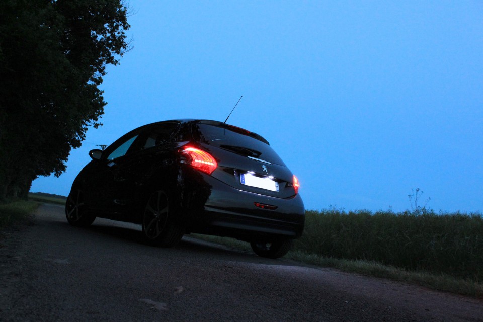 [yann2n] Peugeot 208 Féline 1.6 VTI 120 Noir Obsidien 5p - 015