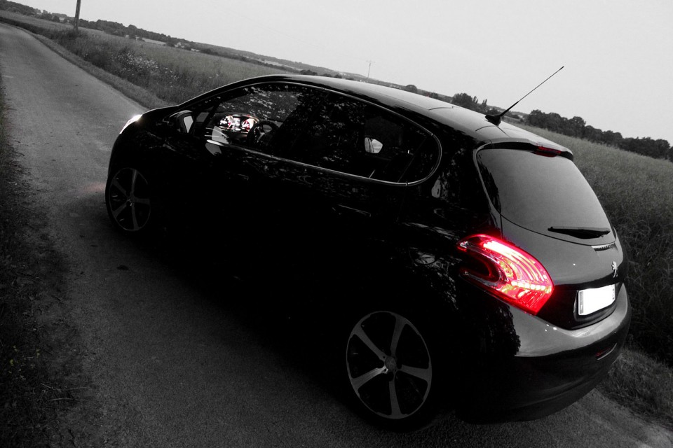 [yann2n] Peugeot 208 Féline 1.6 VTI 120 Noir Obsidien 5p - 016