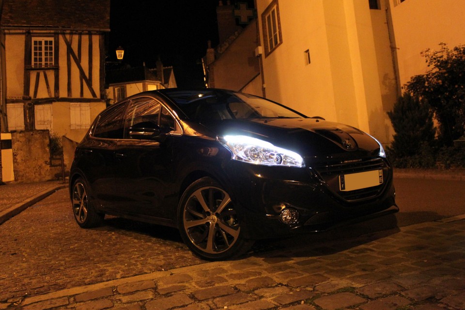 [yann2n] Peugeot 208 Féline 1.6 VTI 120 Noir Obsidien 5p - 017