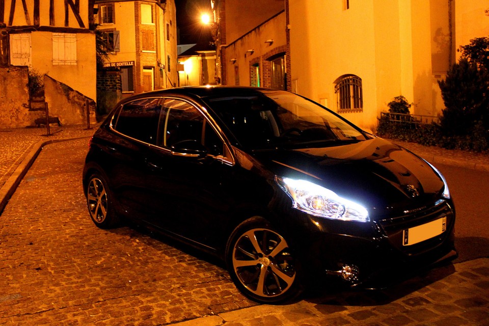 [yann2n] Peugeot 208 Féline 1.6 VTI 120 Noir Obsidien 5p - 018