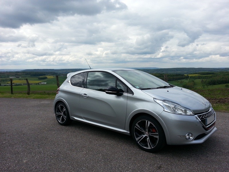 [cagiviste] Peugeot 208 GTi 1.6 THP 200 Gris Aluminium - 001