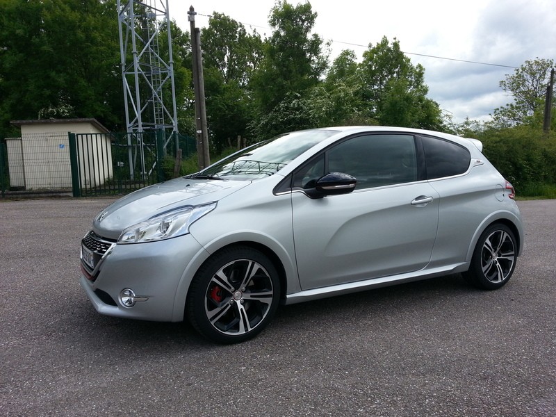 [cagiviste] Peugeot 208 GTi 1.6 THP 200 Gris Aluminium - 003