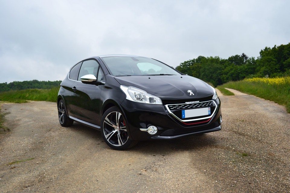 [Leadben] Peugeot 208 GTi 1.6 THP 200 Noir Perla Nera - 001