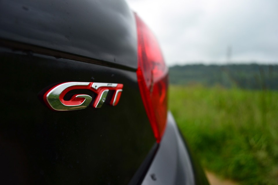 [Leadben] Sigle GTi coffre Peugeot 208 GTi 1.6 THP 200 Noir Perla Nera - 005