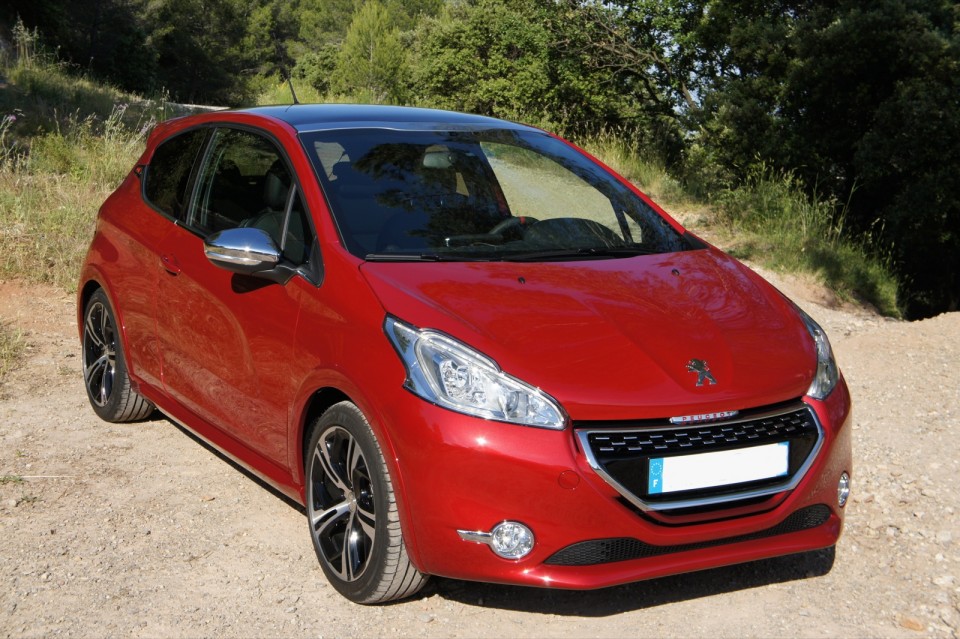 [vasco] Peugeot 208 GTi 1.6 THP 200 Rouge Rubi - 004