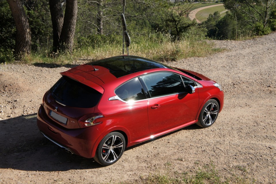 [vasco] Peugeot 208 GTi 1.6 THP 200 Rouge Rubi - 006