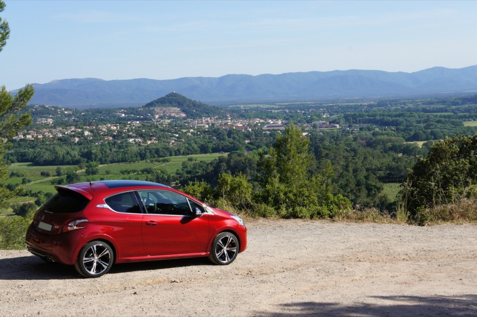 [vasco] Peugeot 208 GTi 1.6 THP 200 Rouge Rubi - 020