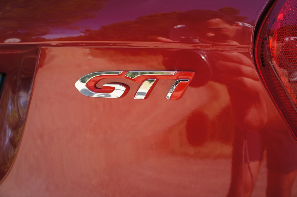[vasco] Sigle Peugeot 208 GTi 1.6 THP 200 Rouge Rubi - 024