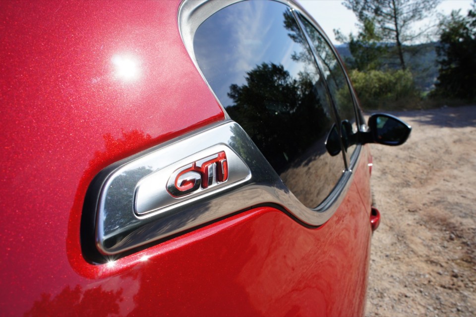 [vasco] Sigle custode Peugeot 208 GTi 1.6 THP 200 Rouge Rubi - 025