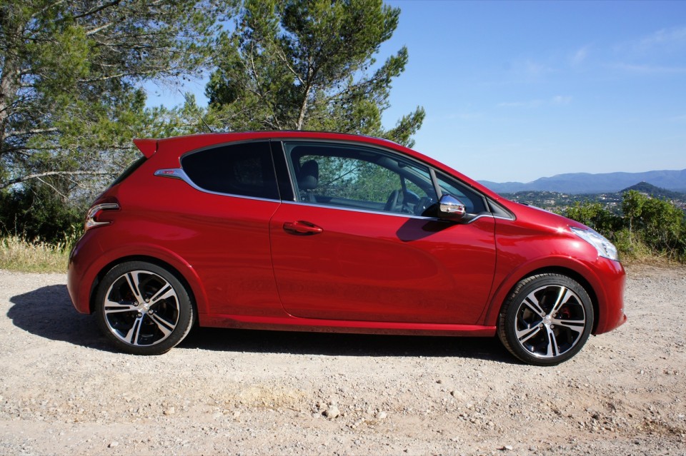 [vasco] Profil Peugeot 208 GTi 1.6 THP 200 Rouge Rubi - 031