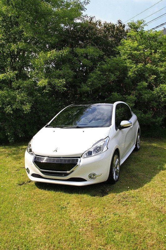 [aRno] Peugeot 208 XY 1.6 e-HDi 115 Blanc Banquise - 004