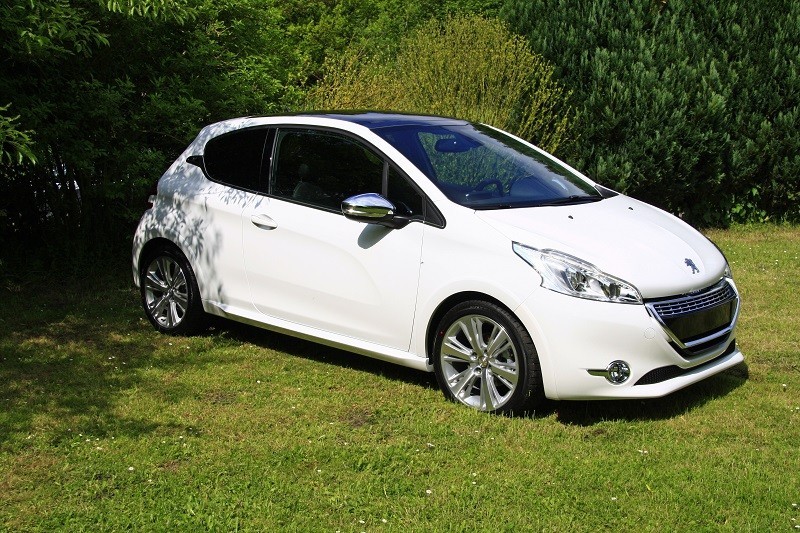 [aRno] Peugeot 208 XY 1.6 e-HDi 115 Blanc Banquise - 005