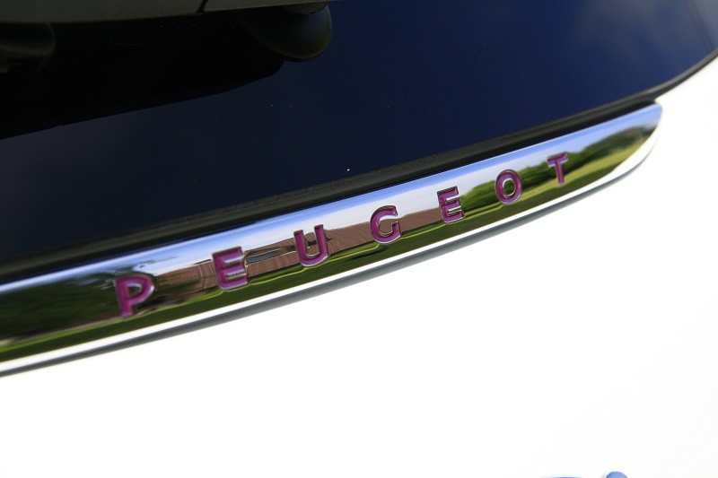 [aRno] Monogramme Peugeot 208 XY 1.6 e-HDi 115 Blanc Banquise - 015