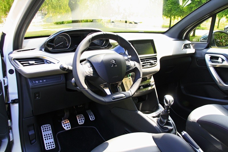 [aRno] Peugeot 208 XY 1.6 e-HDi 115 Blanc Banquise - 022